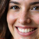 Szczęśliwa, uśmiechnięta twarz